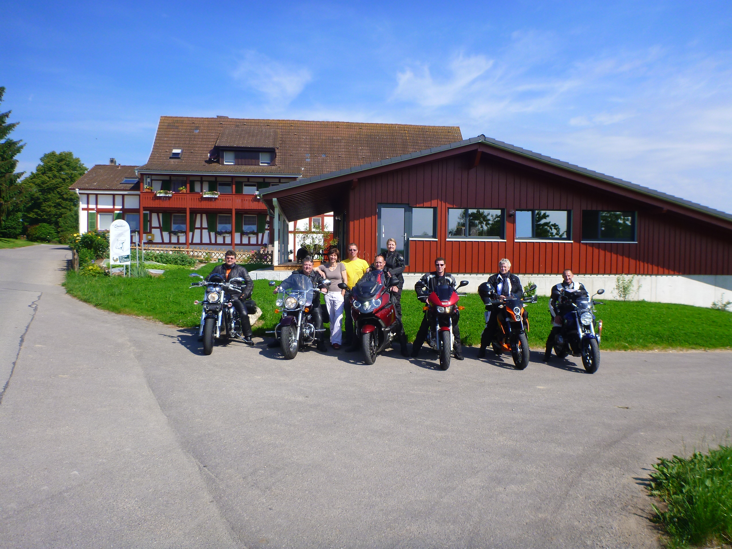 Teilnehmer der Gilde Biker-Tour auf ihren Motorrädern durch den Schwarzwald