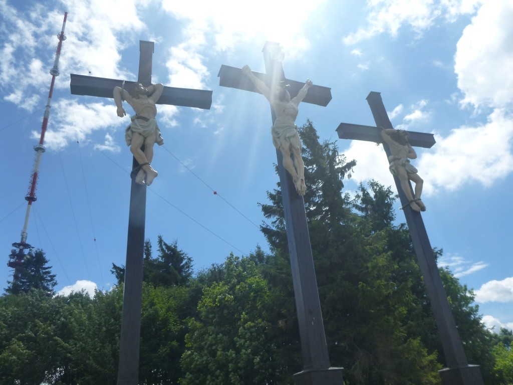 Drei christliche Kreuze während der Gilde Biker-Tour durch Hessen