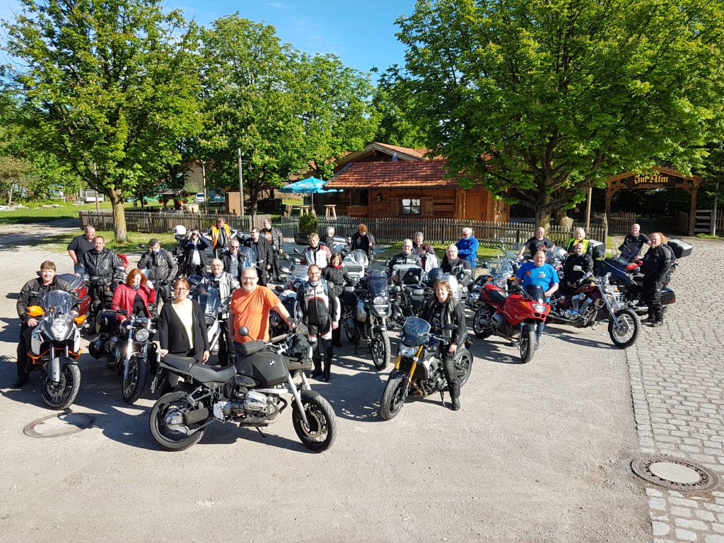 Gruppenfoto aller Teilnehmer der Gilde Biker-Tour